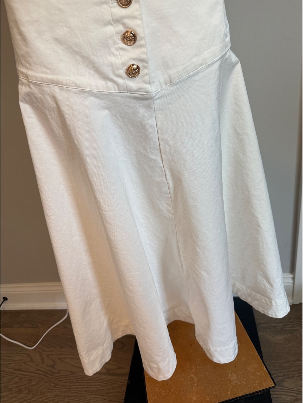 ASTR White Midi Skirt Size Small with Gold Button Detail - Picture 5 of 10